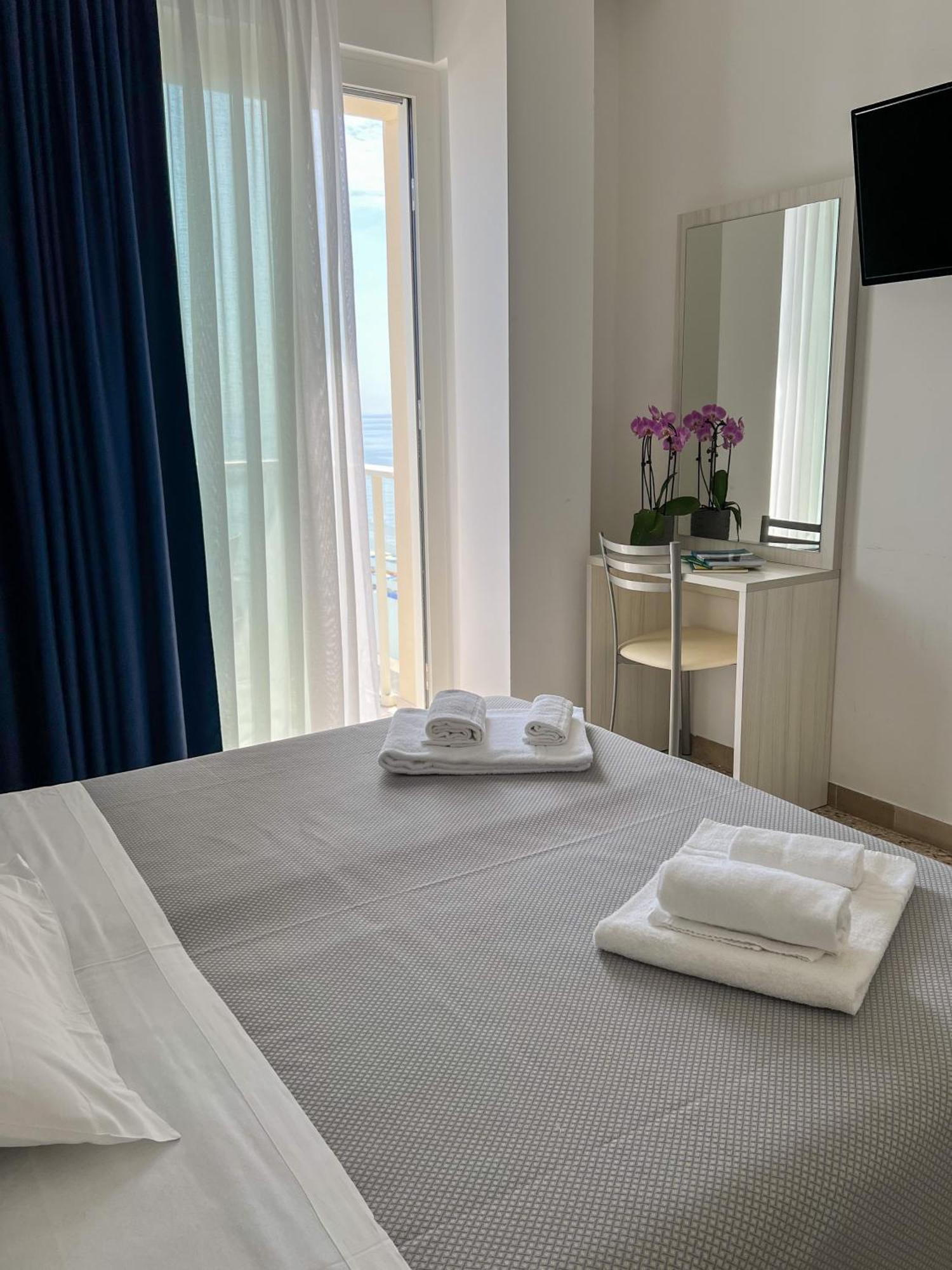 Hotel Ideal クプラ・マリッティマ エクステリア 写真