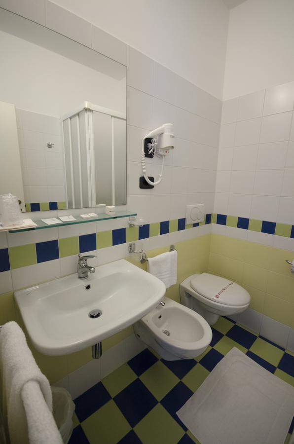 Hotel Ideal クプラ・マリッティマ エクステリア 写真